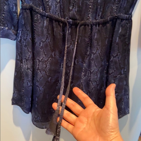 Babaton dress. Silky texture dress. - Picture 4 of 8